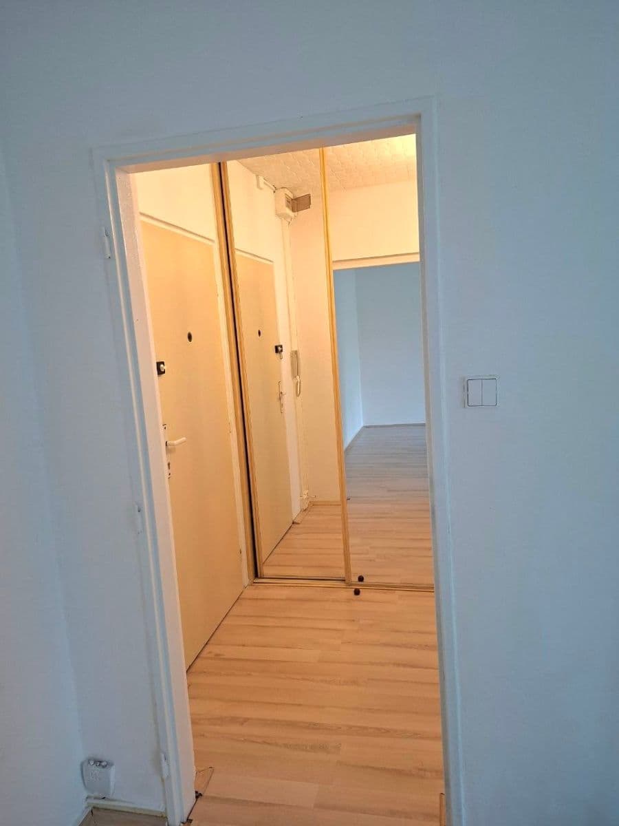 Prenájom bytu 1-izbový 31 m², Hurbanova, Praha, Praha Prenájom bytu 1-izbový 31 m², Hurbanova, Praha, Praha