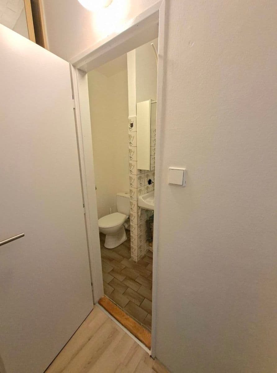 Prenájom bytu 1-izbový 31 m², Hurbanova, Praha, Praha Prenájom bytu 1-izbový 31 m², Hurbanova, Praha, Praha