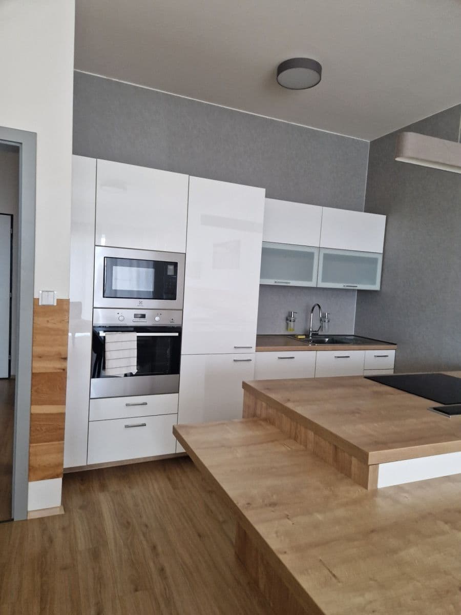 Predaj bytu 2-izbový 67 m², Švýcarské nábřeží, Olomouc, Olomoucký kraj Predaj bytu 2-izbový 67 m², Švýcarské nábřeží, Olomouc, Olomoucký kraj