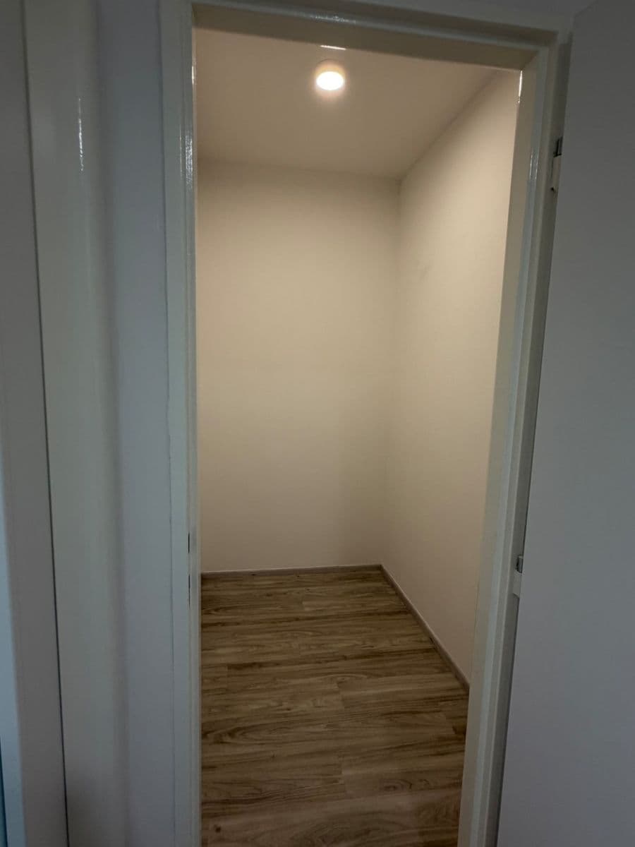 Prenájom bytu 3-izbový 62 m², Křenická, Praha, Praha Prenájom bytu 3-izbový 62 m², Křenická, Praha, Praha