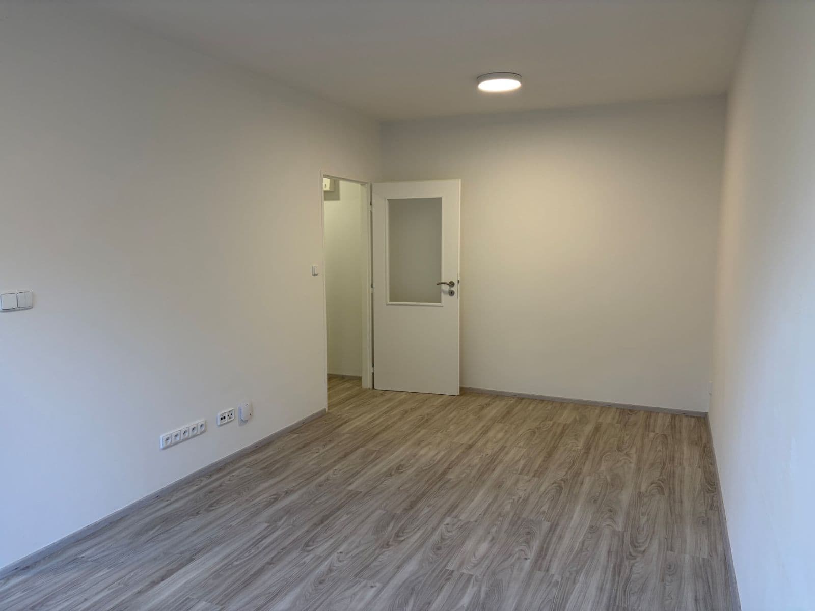 Prenájom bytu 3-izbový 62 m², Křenická, Praha, Praha Prenájom bytu 3-izbový 62 m², Křenická, Praha, Praha