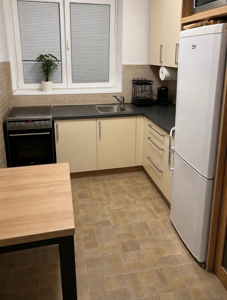 Prenájom bytu 2-izbový 55 m², Ludvíka Kuby, Březnice, Středočeský kraj Prenájom bytu 2-izbový 55 m², Ludvíka Kuby, Březnice, Středočeský kraj