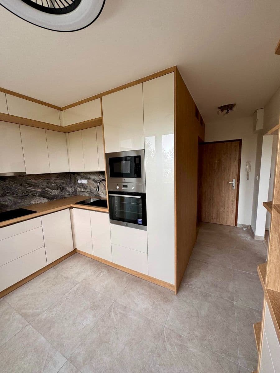 Prenájom bytu 2-izbový 50 m², Zdeňka Fibicha, Valašské Meziříčí, Zlínský kraj Prenájom bytu 2-izbový 50 m², Zdeňka Fibicha, Valašské Meziříčí, Zlínský kraj