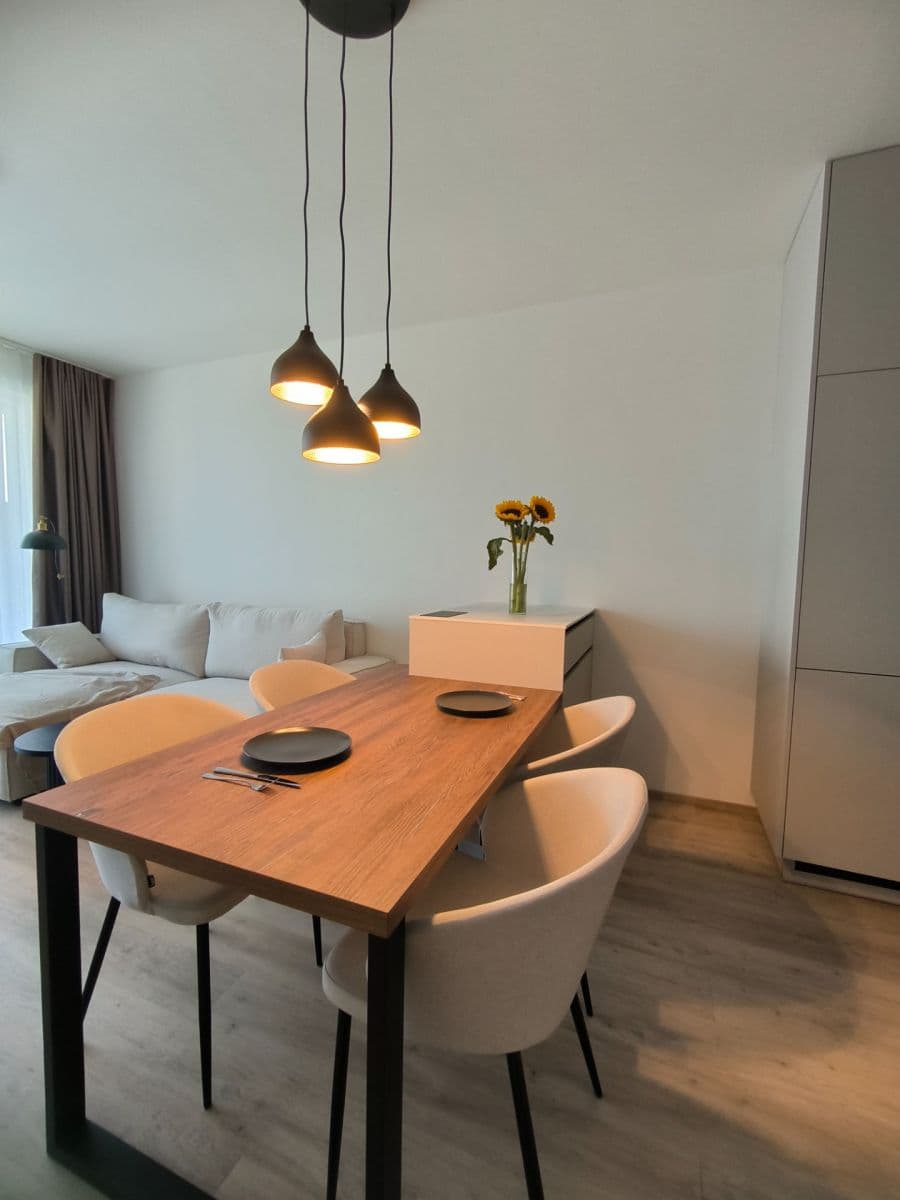 Prenájom bytu 2-izbový 55 m², Poděbradská, Praha, Praha Prenájom bytu 2-izbový 55 m², Poděbradská, Praha, Praha