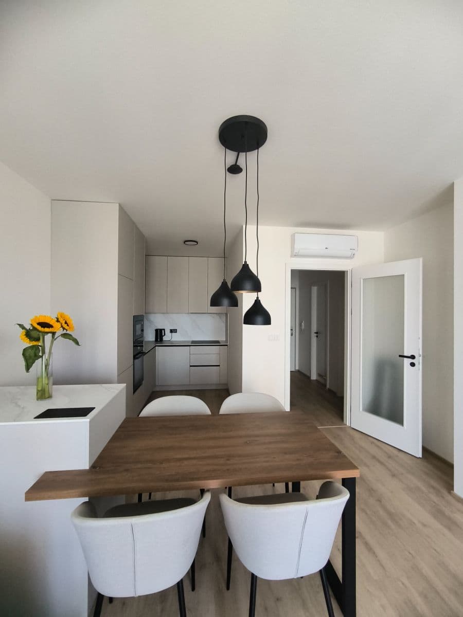 Prenájom bytu 2-izbový 55 m², Poděbradská, Praha, Praha Prenájom bytu 2-izbový 55 m², Poděbradská, Praha, Praha