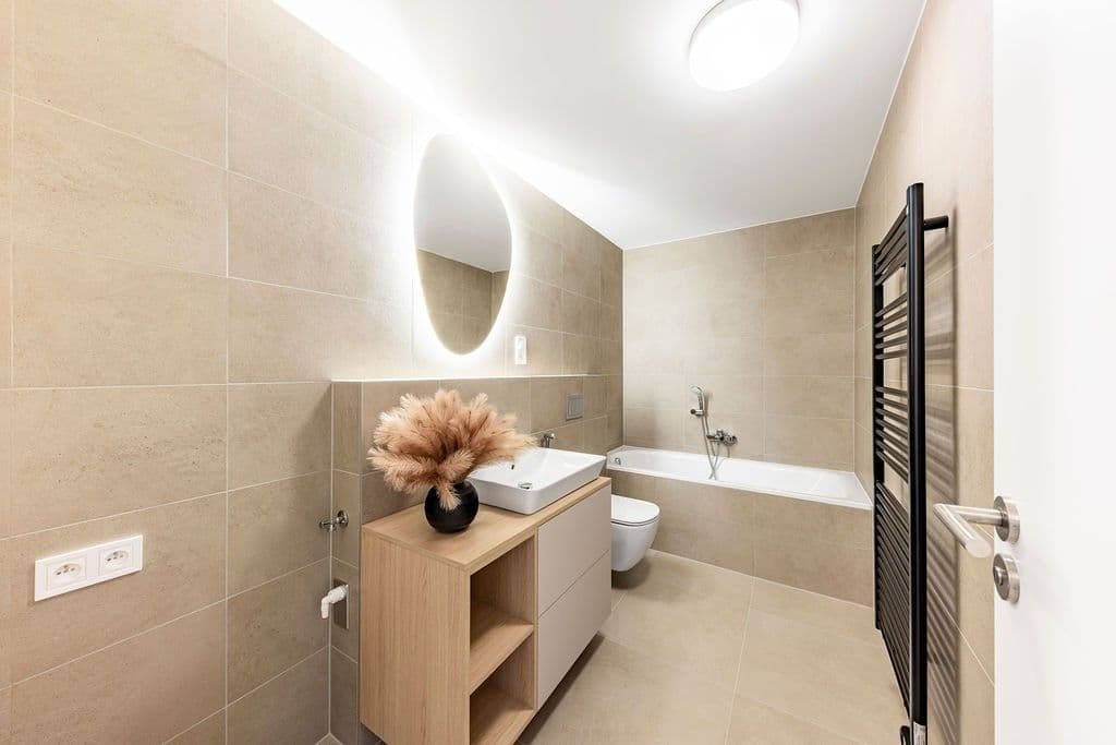 Prenájom bytu 1-izbový 33 m², Kaplířova, Praha, Praha Prenájom bytu 1-izbový 33 m², Kaplířova, Praha, Praha