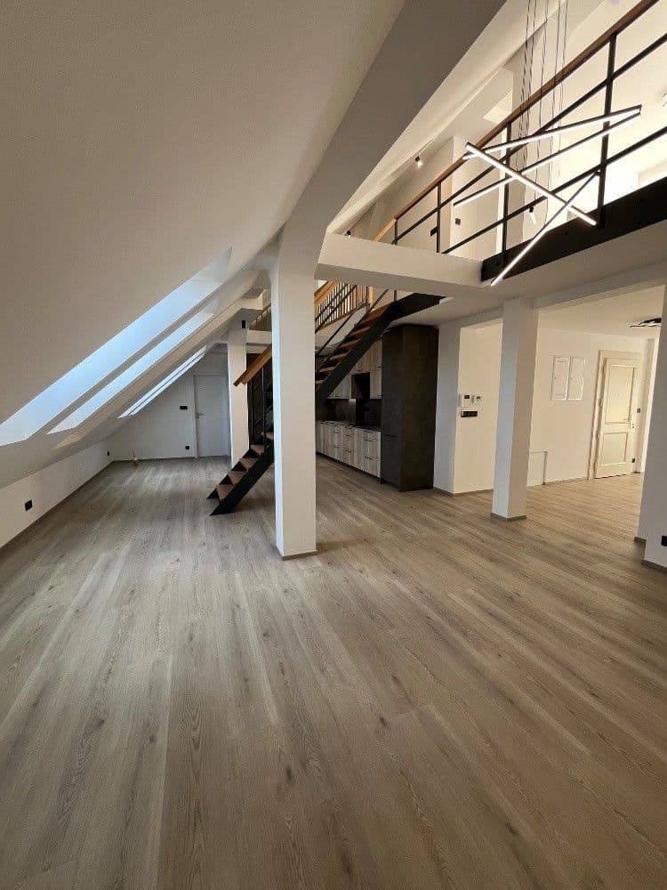 Prenájom bytu 3-izbový 160 m², Husitská, Praha, Praha Prenájom bytu 3-izbový 160 m², Husitská, Praha, Praha
