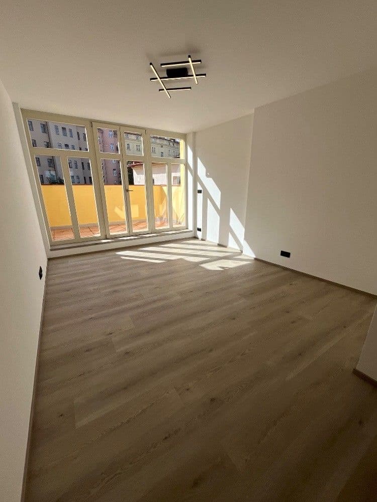 Prenájom bytu 3-izbový 160 m², Husitská, Praha, Praha Prenájom bytu 3-izbový 160 m², Husitská, Praha, Praha