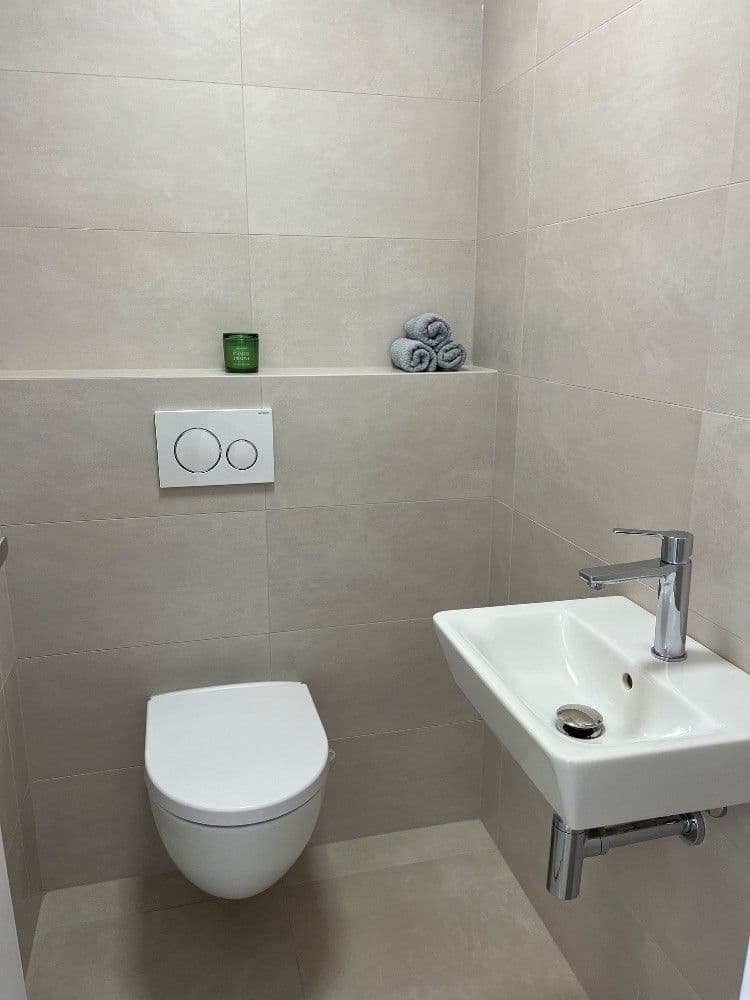 Prenájom bytu 3-izbový 160 m², Husitská, Praha, Praha Prenájom bytu 3-izbový 160 m², Husitská, Praha, Praha
