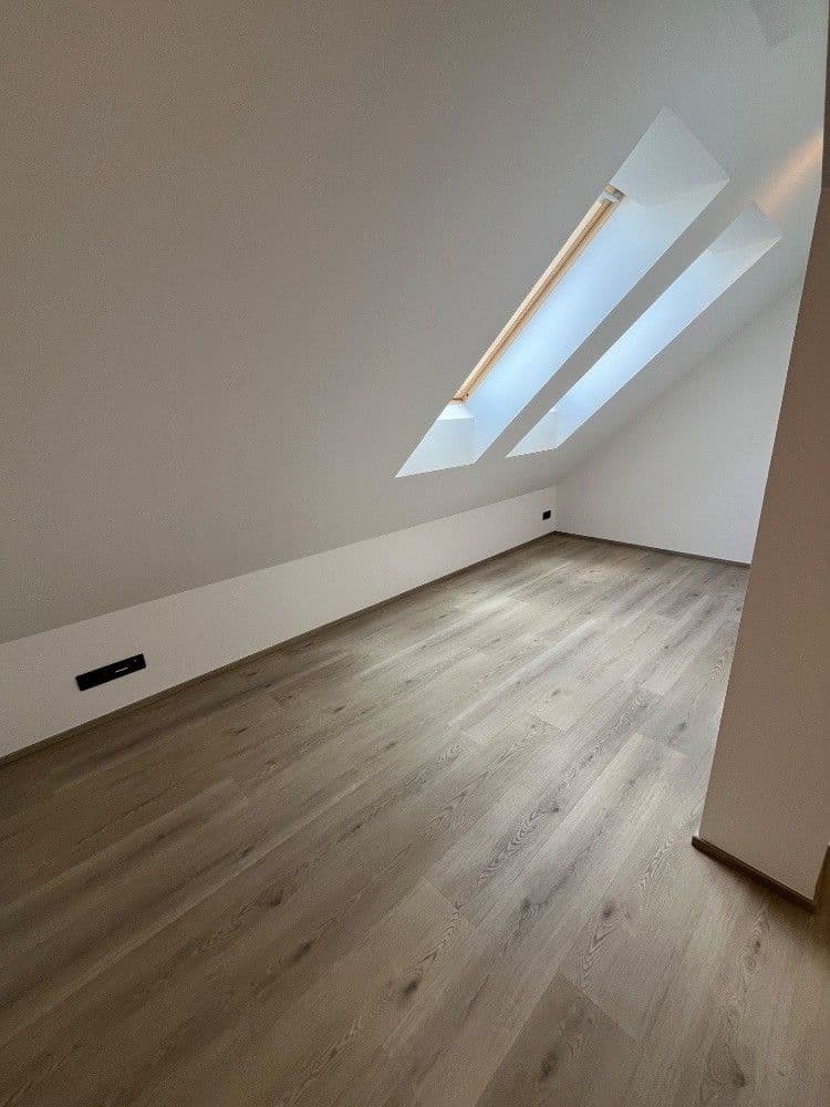 Prenájom bytu 3-izbový 160 m², Husitská, Praha, Praha Prenájom bytu 3-izbový 160 m², Husitská, Praha, Praha