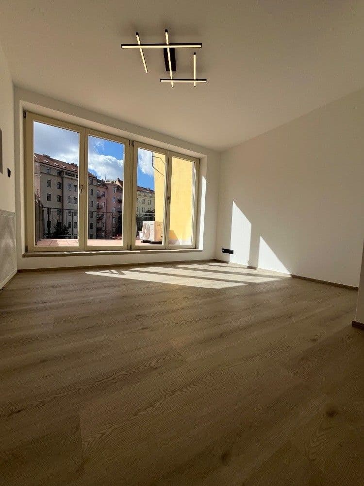 Prenájom bytu 3-izbový 160 m², Husitská, Praha, Praha Prenájom bytu 3-izbový 160 m², Husitská, Praha, Praha