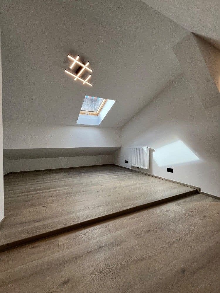 Prenájom bytu 3-izbový 160 m², Husitská, Praha, Praha Prenájom bytu 3-izbový 160 m², Husitská, Praha, Praha