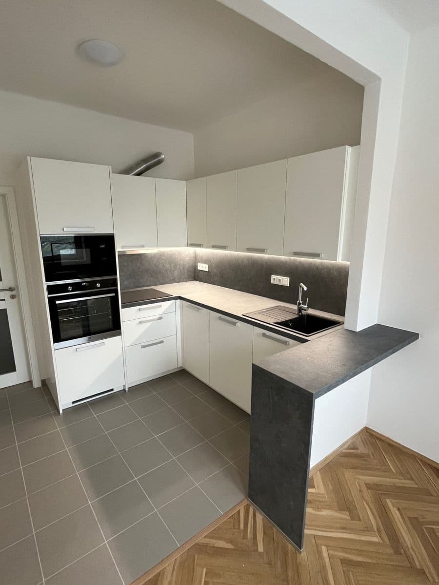 Prenájom bytu 2-izbový 67 m², Patočkova, Praha, Praha Prenájom bytu 2-izbový 67 m², Patočkova, Praha, Praha
