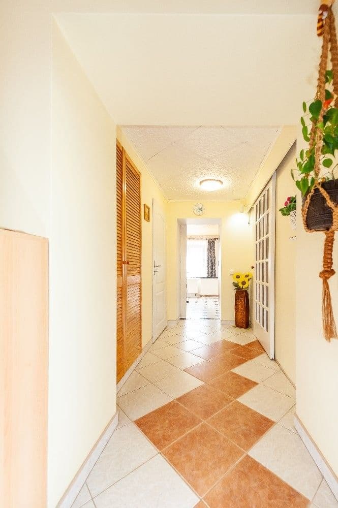 Prenájom bytu 3-izbový 70 m², U Pošty, Vodochody, Středočeský kraj Prenájom bytu 3-izbový 70 m², U Pošty, Vodochody, Středočeský kraj