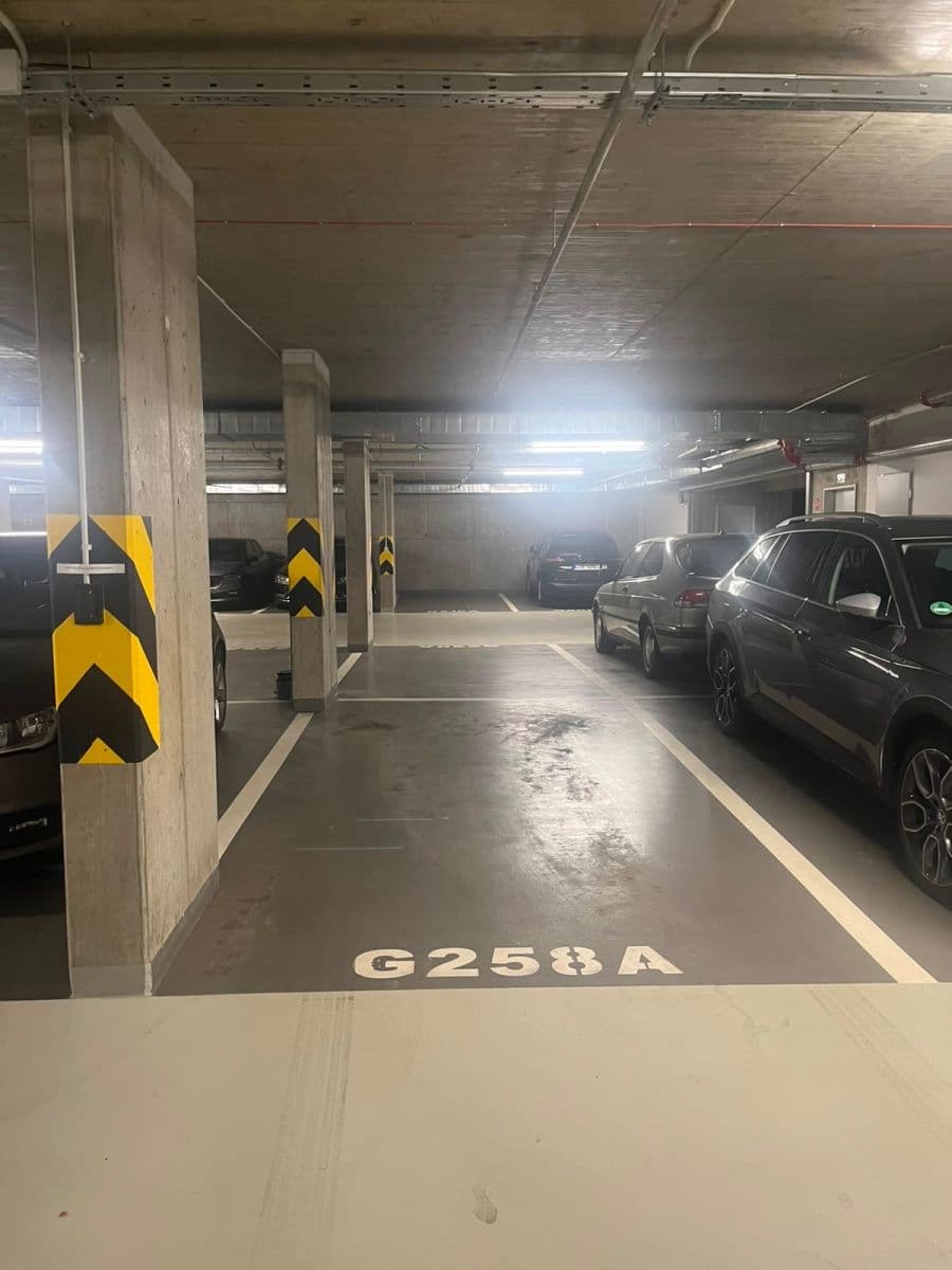 Prenájom garáže 13 m², Jankovcova, Praha, Praha Prenájom garáže 13 m², Jankovcova, Praha, Praha
