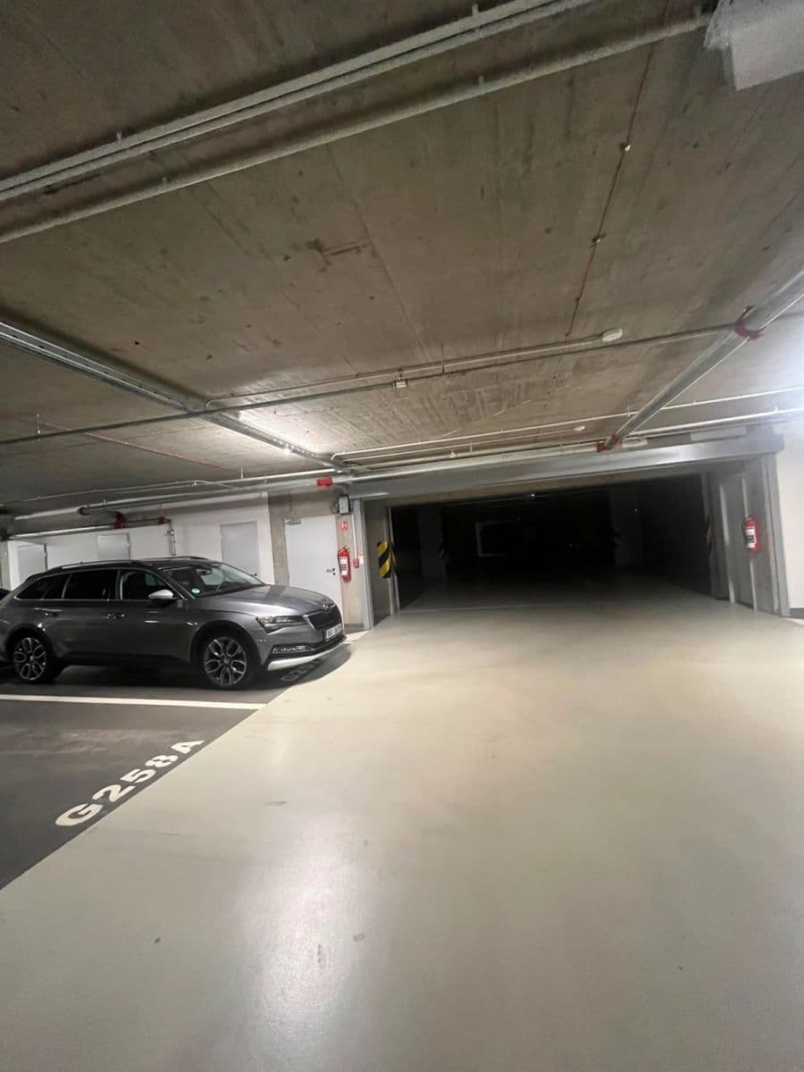 Prenájom garáže 13 m², Jankovcova, Praha, Praha Prenájom garáže 13 m², Jankovcova, Praha, Praha