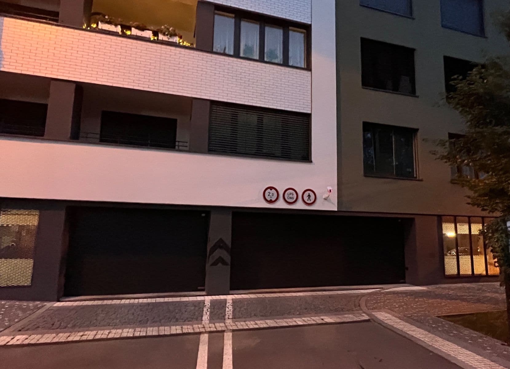 Prenájom garáže 13 m², Jankovcova, Praha, Praha Prenájom garáže 13 m², Jankovcova, Praha, Praha
