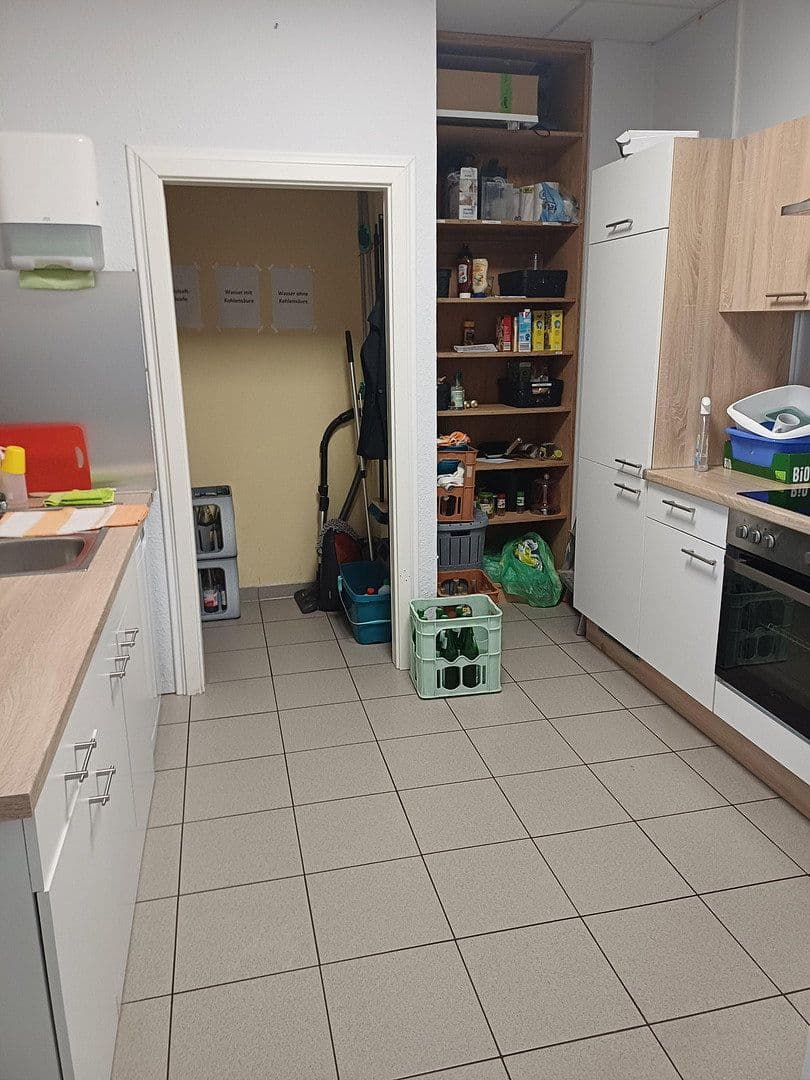 Prenájom kancelárie 100 m², Osthofen, Porýnie-Falcko Prenájom kancelárie 100 m², Osthofen, Porýnie-Falcko