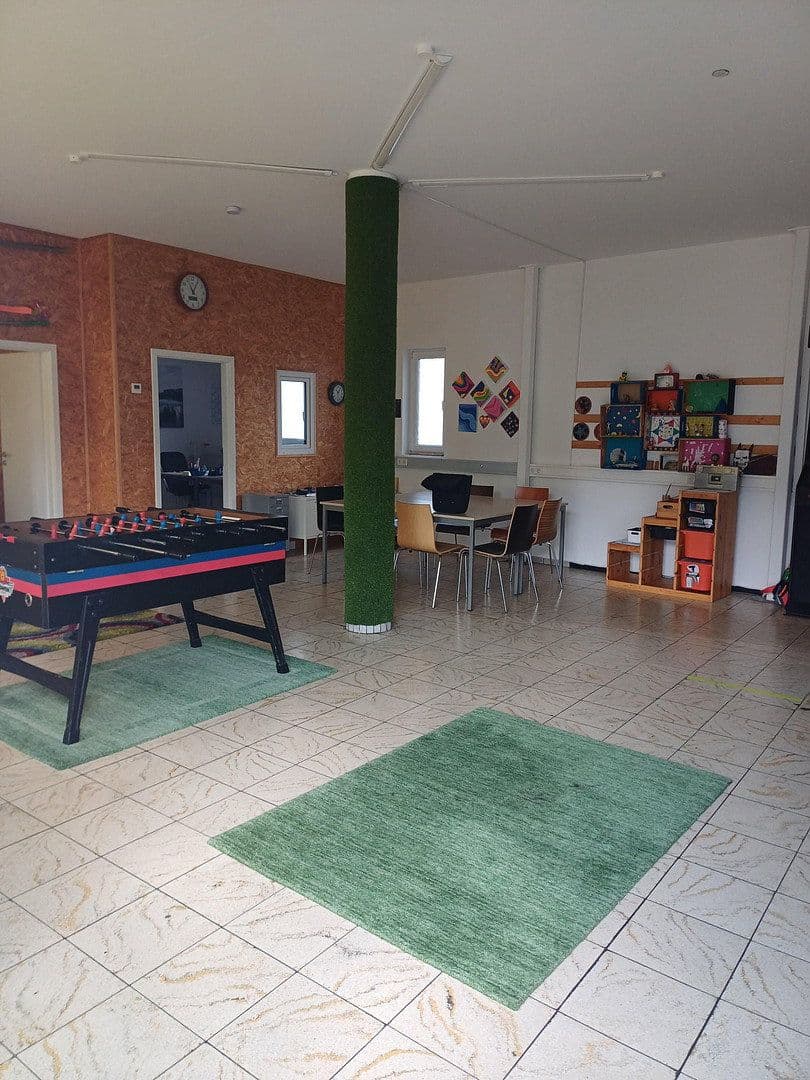 Prenájom kancelárie 100 m², Osthofen, Porýnie-Falcko Prenájom kancelárie 100 m², Osthofen, Porýnie-Falcko