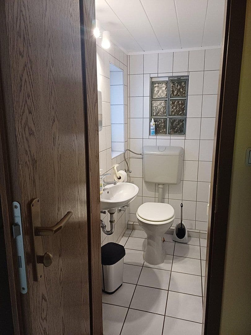 Prenájom kancelárie 100 m², Osthofen, Porýnie-Falcko Prenájom kancelárie 100 m², Osthofen, Porýnie-Falcko
