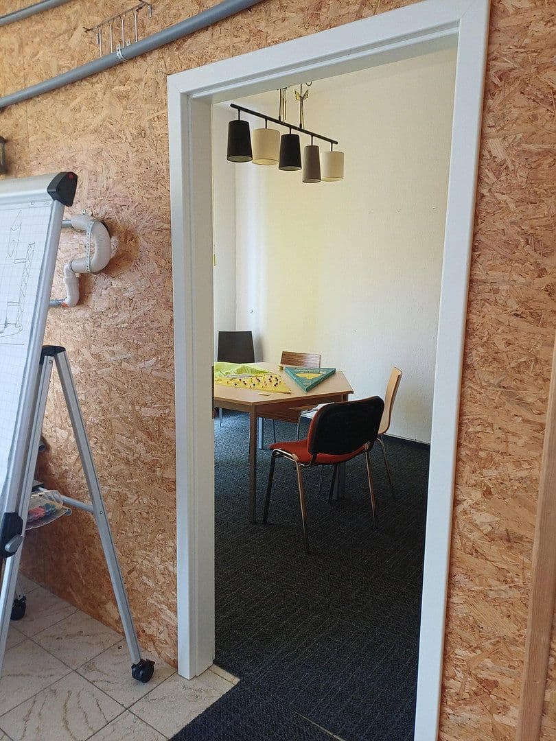 Prenájom kancelárie 100 m², Osthofen, Porýnie-Falcko Prenájom kancelárie 100 m², Osthofen, Porýnie-Falcko
