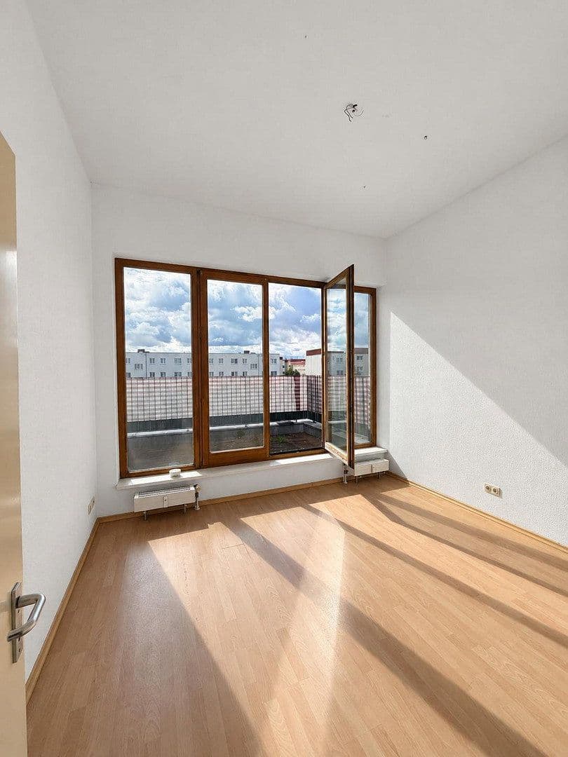Prenájom bytu 3-izbový 90 m², Velten, Brandenbursko Prenájom bytu 3-izbový 90 m², Velten, Brandenbursko