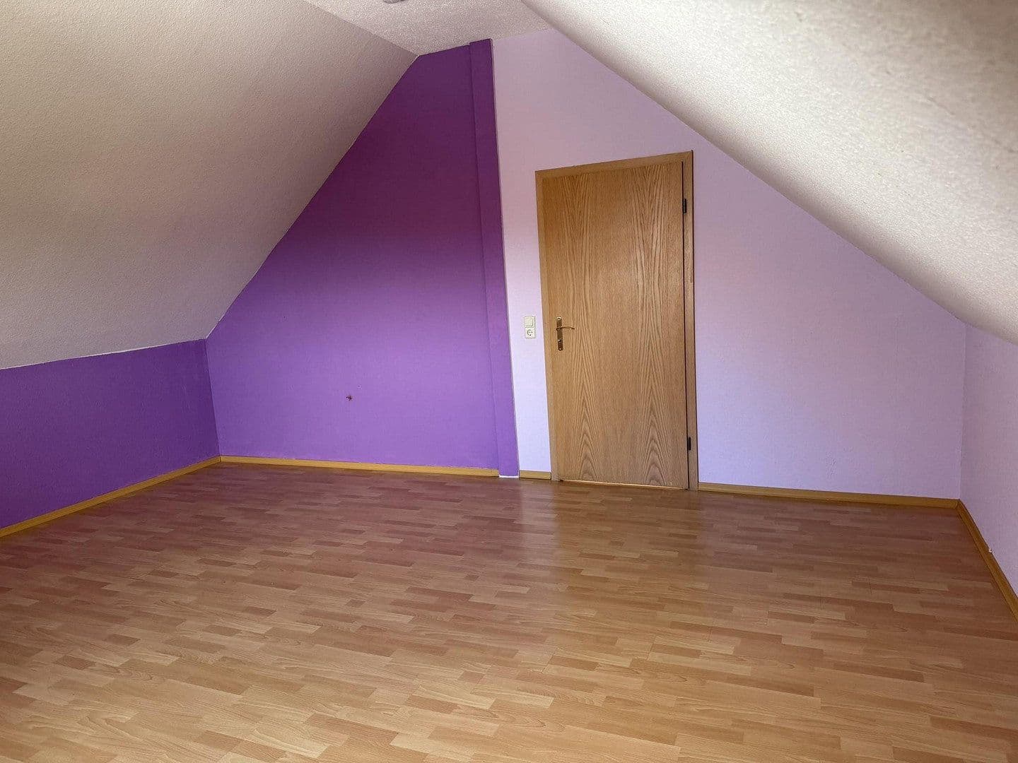 Prenájom bytu 4-izbový 120 m², Freimersheim, Porýnie-Falcko Prenájom bytu 4-izbový 120 m², Freimersheim, Porýnie-Falcko