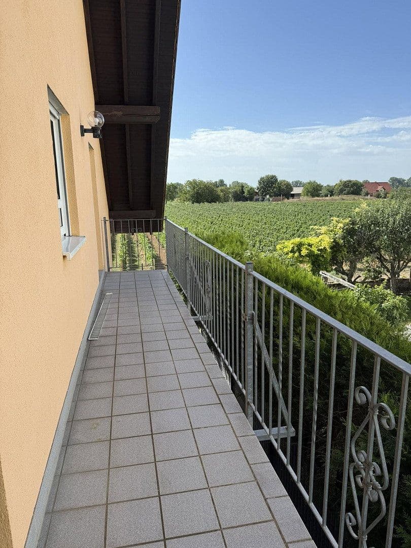 Prenájom bytu 4-izbový 120 m², Freimersheim, Porýnie-Falcko Prenájom bytu 4-izbový 120 m², Freimersheim, Porýnie-Falcko