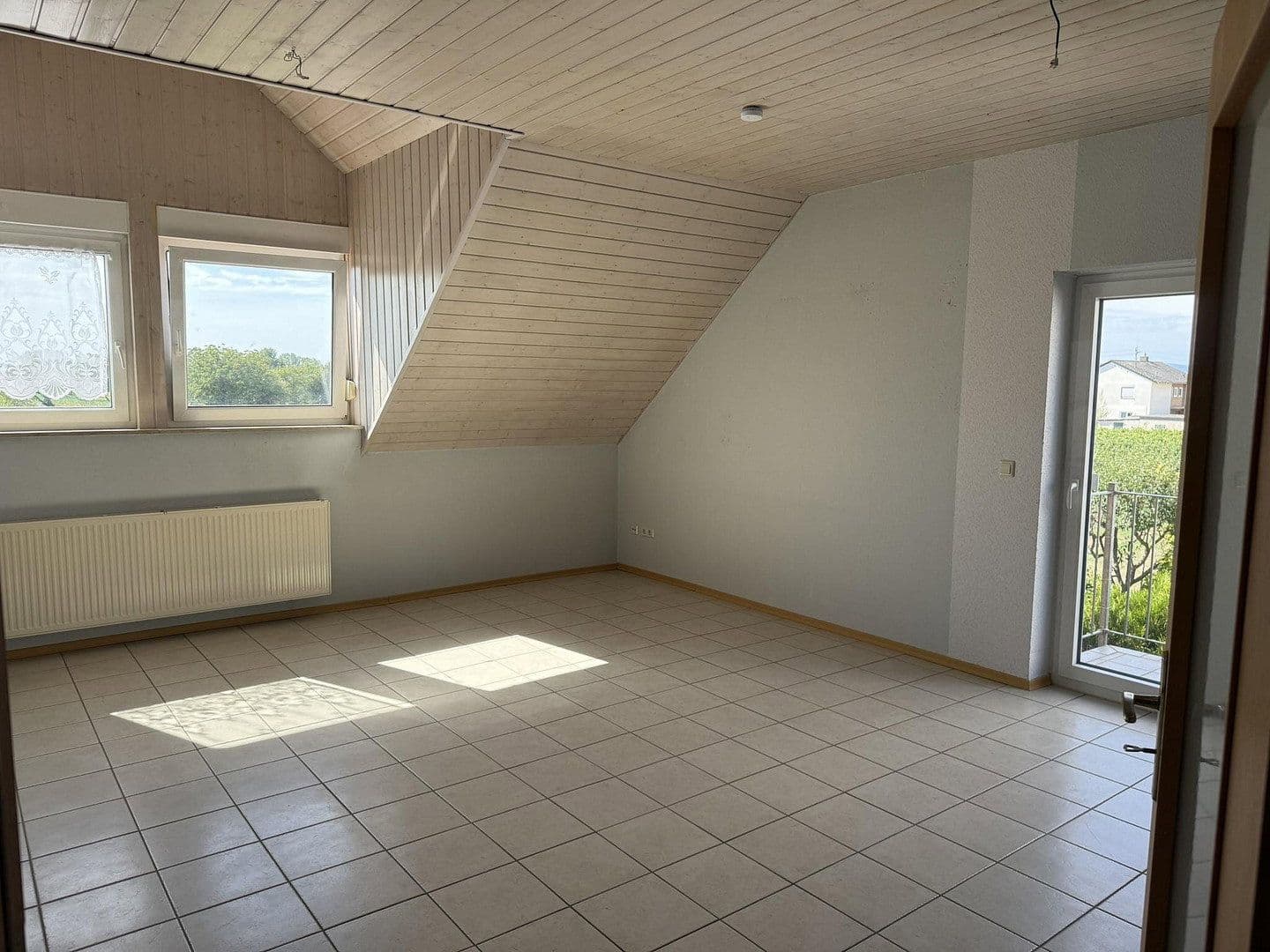 Prenájom bytu 4-izbový 120 m², Freimersheim, Porýnie-Falcko Prenájom bytu 4-izbový 120 m², Freimersheim, Porýnie-Falcko