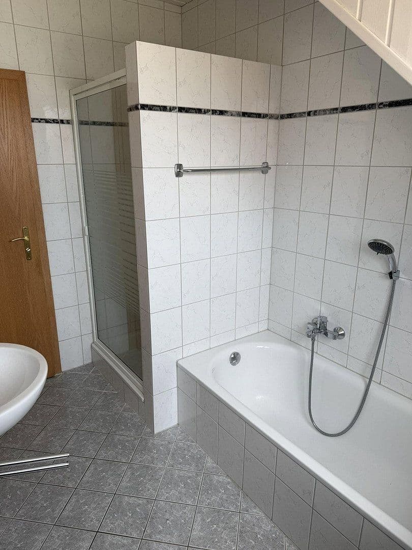 Prenájom bytu 4-izbový 120 m², Freimersheim, Porýnie-Falcko Prenájom bytu 4-izbový 120 m², Freimersheim, Porýnie-Falcko