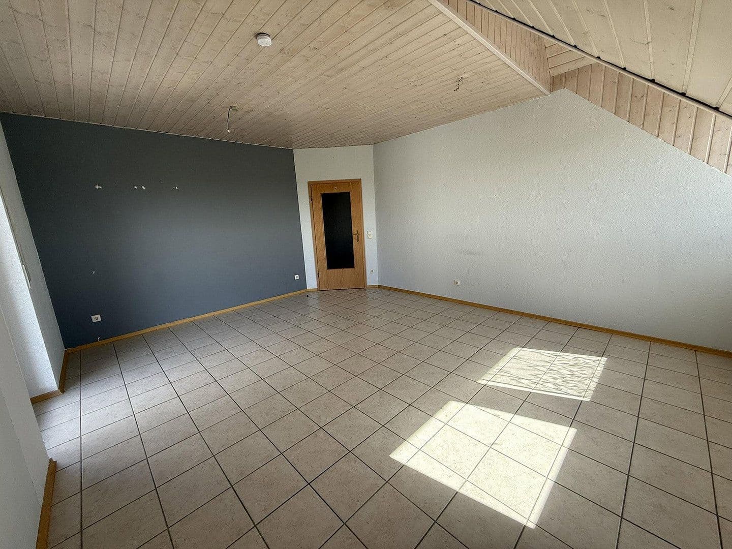 Prenájom bytu 4-izbový 120 m², Freimersheim, Porýnie-Falcko Prenájom bytu 4-izbový 120 m², Freimersheim, Porýnie-Falcko