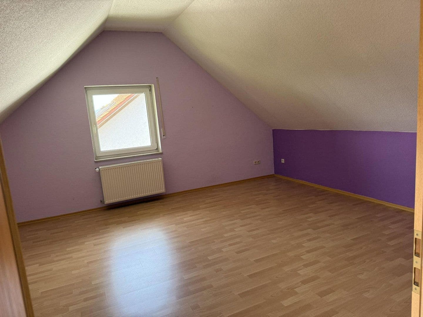 Prenájom bytu 4-izbový 120 m², Freimersheim, Porýnie-Falcko Prenájom bytu 4-izbový 120 m², Freimersheim, Porýnie-Falcko