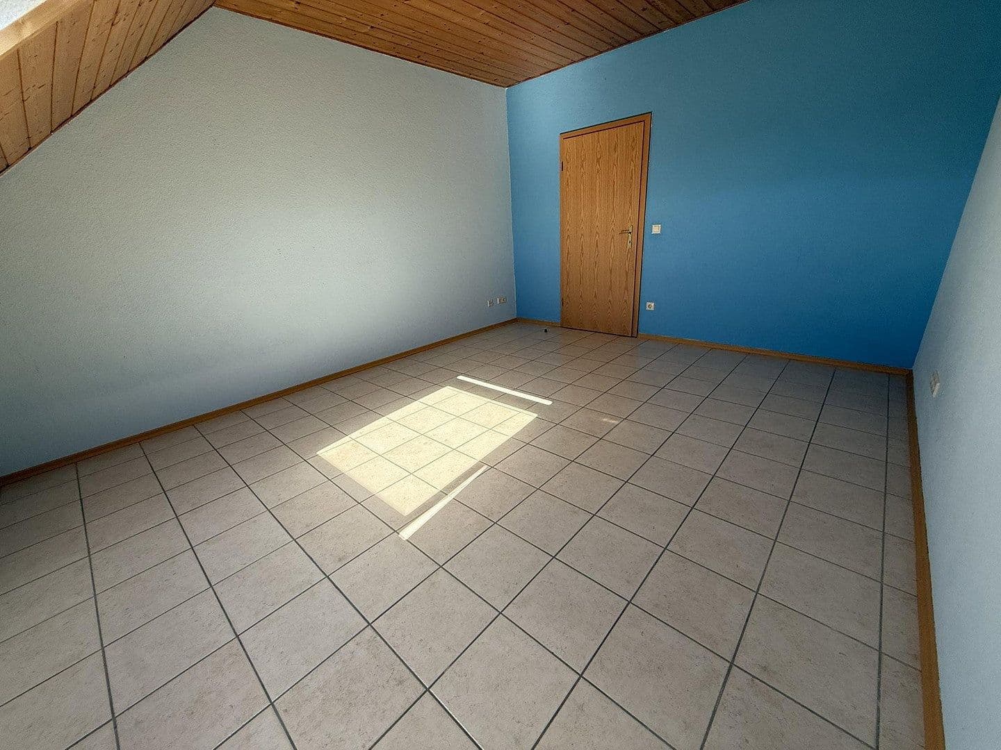 Prenájom bytu 4-izbový 120 m², Freimersheim, Porýnie-Falcko Prenájom bytu 4-izbový 120 m², Freimersheim, Porýnie-Falcko