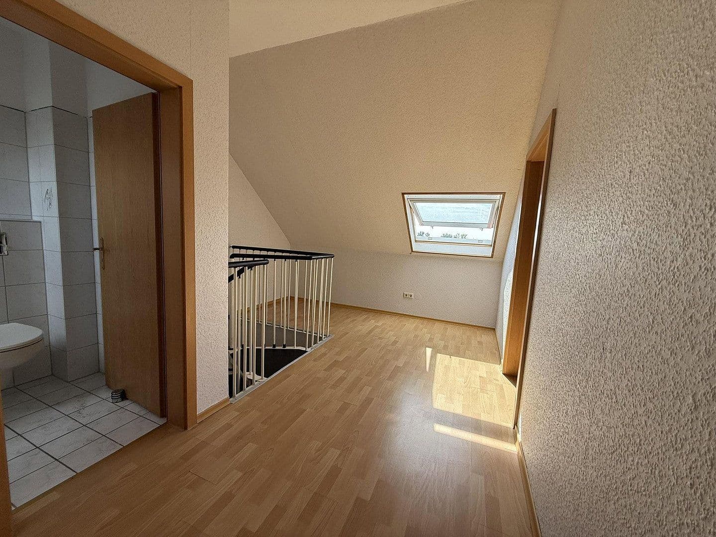 Prenájom bytu 4-izbový 120 m², Freimersheim, Porýnie-Falcko Prenájom bytu 4-izbový 120 m², Freimersheim, Porýnie-Falcko