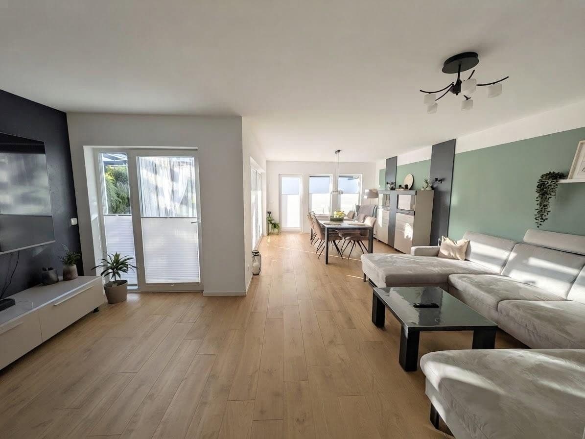 Predaj domu 115 m², pozemok 326 m², Delmenhorst, Dolné Sasko Predaj domu 115 m², pozemok 326 m², Delmenhorst, Dolné Sasko