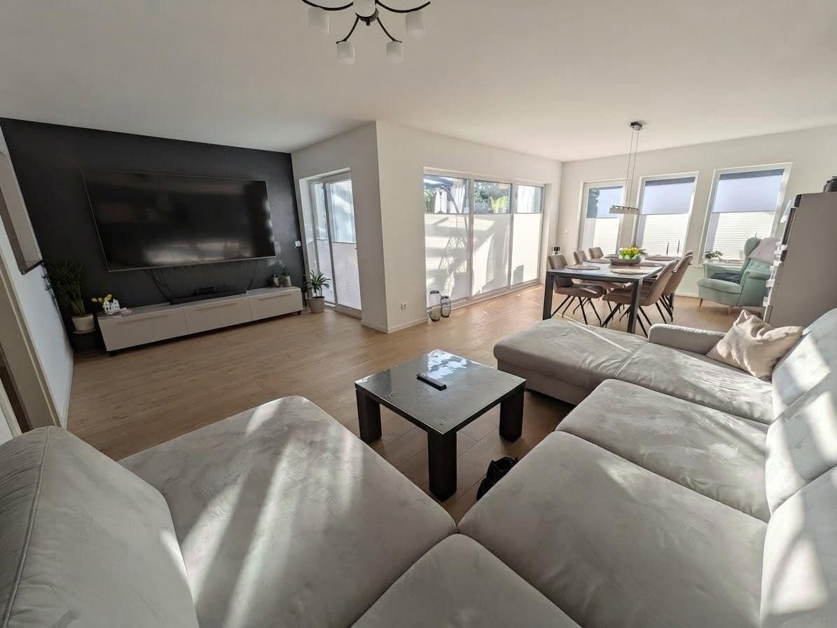 Predaj domu 115 m², pozemok 326 m², Delmenhorst, Dolné Sasko Predaj domu 115 m², pozemok 326 m², Delmenhorst, Dolné Sasko