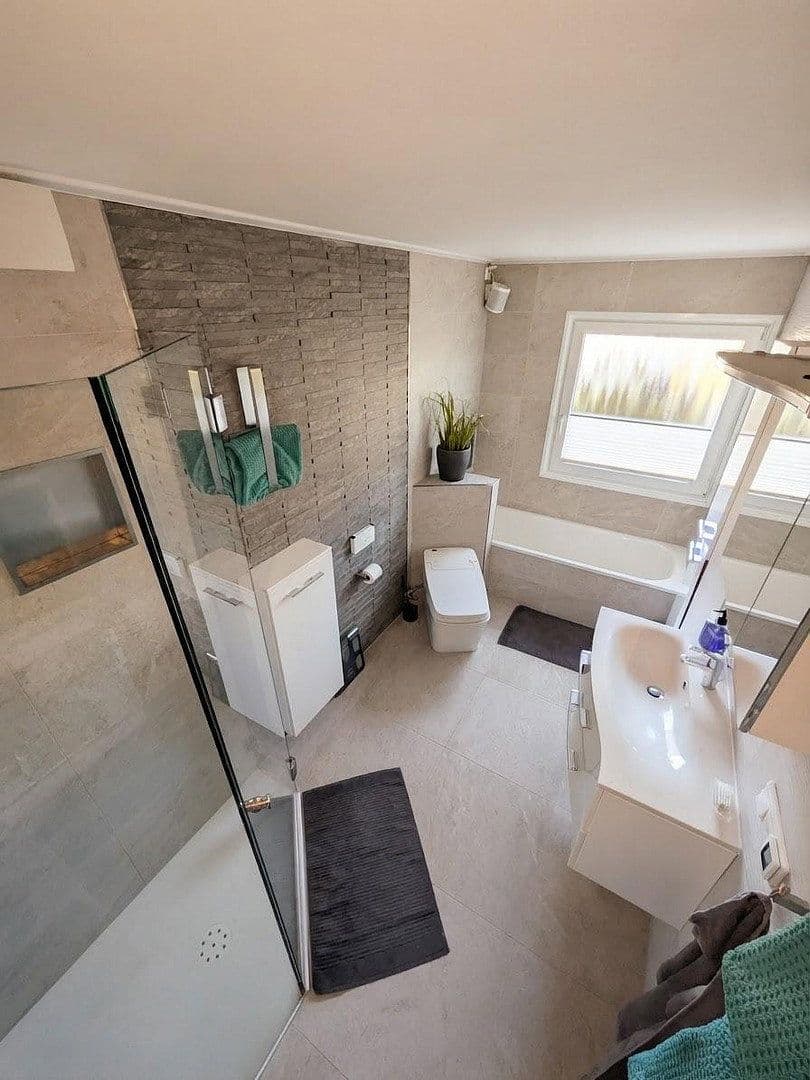 Predaj domu 115 m², pozemok 326 m², Delmenhorst, Dolné Sasko Predaj domu 115 m², pozemok 326 m², Delmenhorst, Dolné Sasko