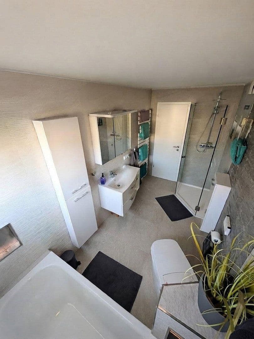 Predaj domu 115 m², pozemok 326 m², Delmenhorst, Dolné Sasko Predaj domu 115 m², pozemok 326 m², Delmenhorst, Dolné Sasko