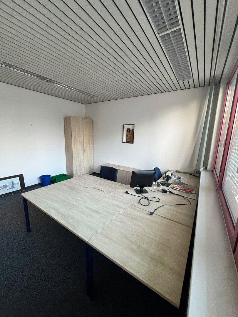 Prenájom kancelárie 125 m², Dieselstraße 18, Fellbach, Bádensko-Wurttembersko Prenájom kancelárie 125 m², Dieselstraße 18, Fellbach, Bádensko-Wurttembersko