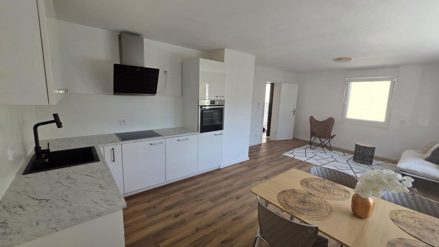 Predaj domu 107 m², pozemok 179 m², Sandhausen, Bádensko-Wurttembersko Predaj domu 107 m², pozemok 179 m², Sandhausen, Bádensko-Wurttembersko