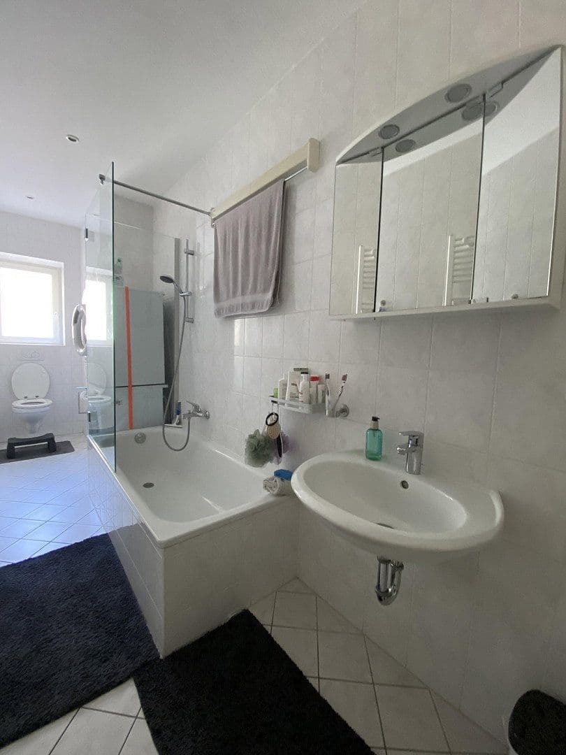 Prenájom bytu 1-izbový 46 m², Rheinstr. 52, Wiesbaden, Hesensko Prenájom bytu 1-izbový 46 m², Rheinstr. 52, Wiesbaden, Hesensko
