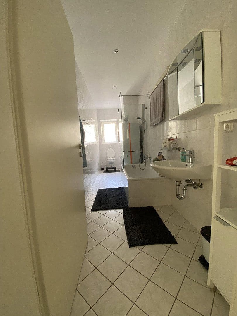 Prenájom bytu 1-izbový 46 m², Rheinstr. 52, Wiesbaden, Hesensko Prenájom bytu 1-izbový 46 m², Rheinstr. 52, Wiesbaden, Hesensko