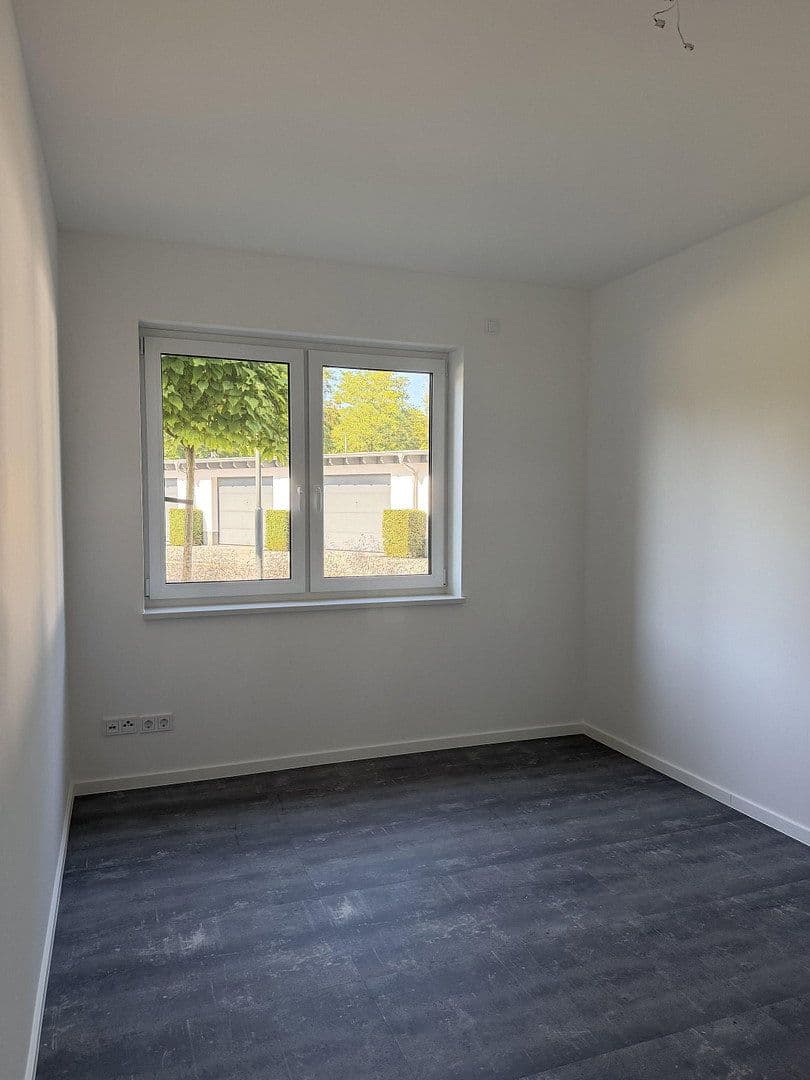 Prenájom bytu 4-izbový 105 m², Treppendorfer Str. 47, Lübben (Spreewald), Brandenbursko Prenájom bytu 4-izbový 105 m², Treppendorfer Str. 47, Lübben (Spreewald), Brandenbursko