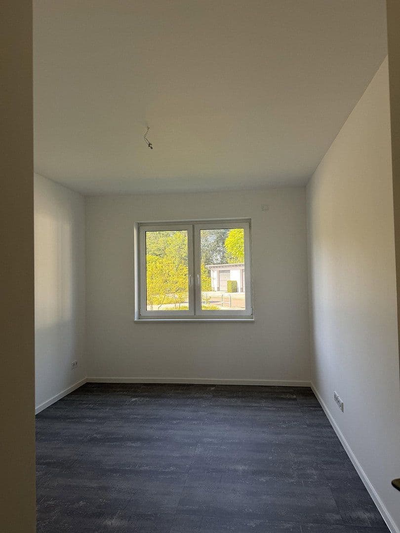 Prenájom bytu 4-izbový 105 m², Treppendorfer Str. 47, Lübben (Spreewald), Brandenbursko Prenájom bytu 4-izbový 105 m², Treppendorfer Str. 47, Lübben (Spreewald), Brandenbursko