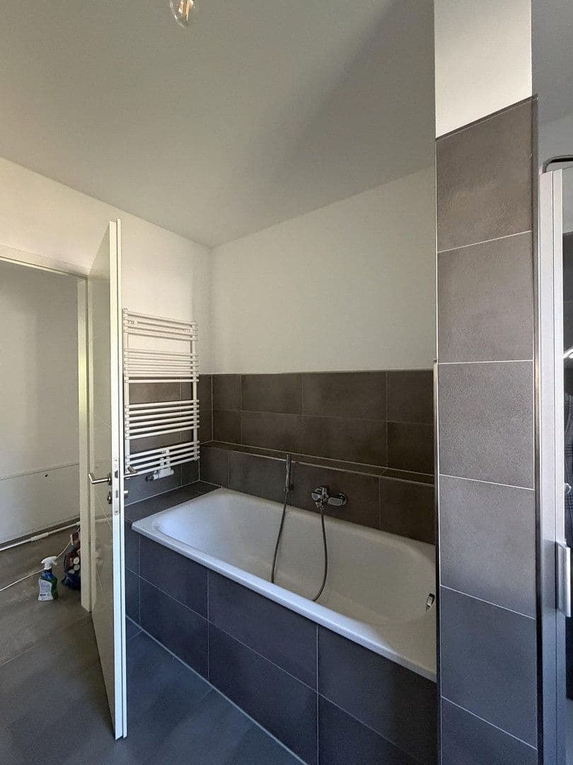 Prenájom bytu 4-izbový 105 m², Treppendorfer Str. 47, Lübben (Spreewald), Brandenbursko Prenájom bytu 4-izbový 105 m², Treppendorfer Str. 47, Lübben (Spreewald), Brandenbursko