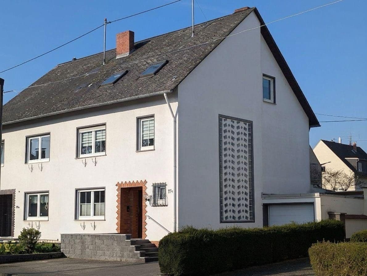 Predaj domu 145 m², pozemok 224 m², Urmitz, Porýnie-Falcko Predaj domu 145 m², pozemok 224 m², Urmitz, Porýnie-Falcko
