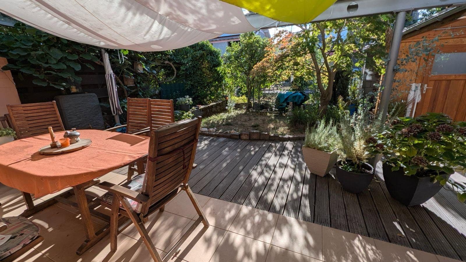 Predaj domu 145 m², pozemok 224 m², Urmitz, Porýnie-Falcko Predaj domu 145 m², pozemok 224 m², Urmitz, Porýnie-Falcko