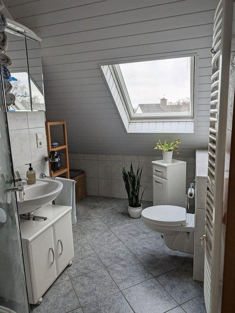 Predaj domu 145 m², pozemok 224 m², Urmitz, Porýnie-Falcko Predaj domu 145 m², pozemok 224 m², Urmitz, Porýnie-Falcko
