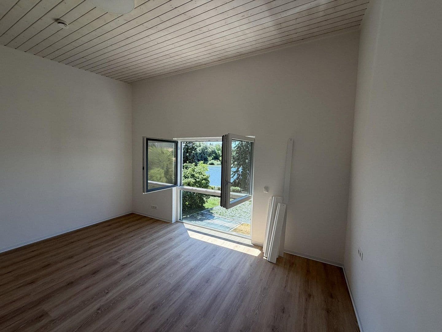 Prenájom domu 140 m², pozemok 500 m², Heilbronnerstrasse 25/1, Neckarzimmern, Bádensko-Wurttembersko Prenájom domu 140 m², pozemok 500 m², Heilbronnerstrasse 25/1, Neckarzimmern, Bádensko-Wurttembersko