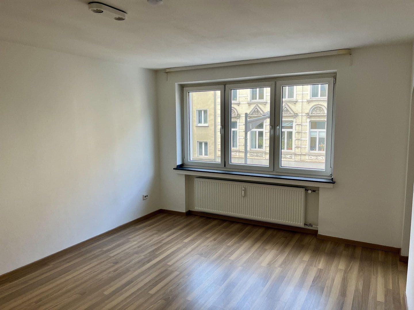 Predaj bytu 1-izbový 33 m², Köln, Severné Porýnie - Westfálsko Predaj bytu 1-izbový 33 m², Köln, Severné Porýnie - Westfálsko